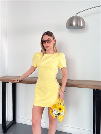 Minimal Çizgisi ve Modern Omuz Detaylı Mini Elbise Sarı