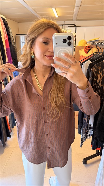 Mavi Çizgili Gömlek