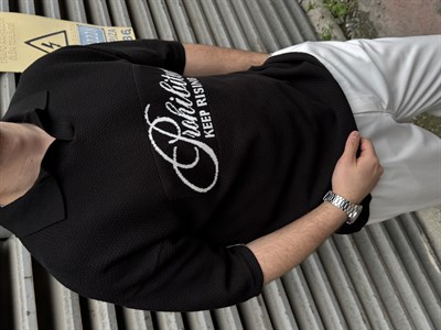 Nakış Detay Siyah Yakalı Triko T-Shirt