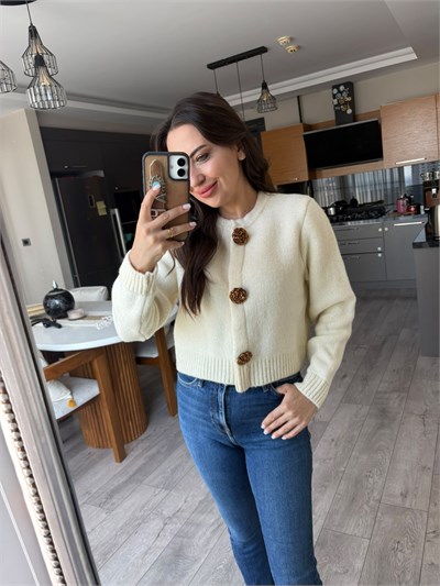 Ekru Büyük Düğmeli Ceket Hırka