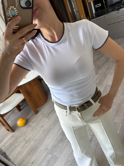 İstiridye Dikişli Beyaz Tshirt