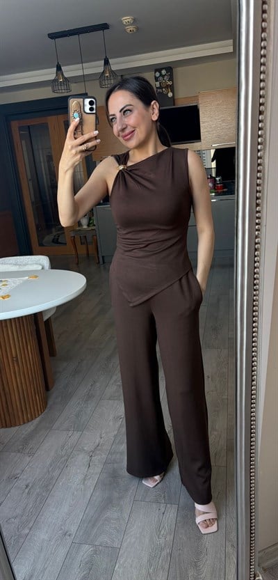 Kahverengi Drapeli Toka Detaylı Takım