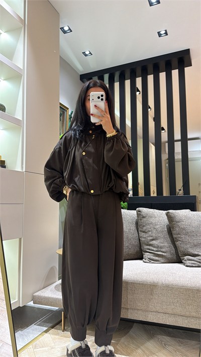 TASARIM DİK YAKA TAKIM KAHVE