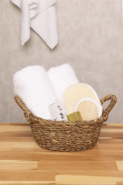 Doğal Banyo & SPA Seti (Hediye Sepeti) (Havlu, Defne Sabunu, Lavanta Yağı, Kese, Sepet)