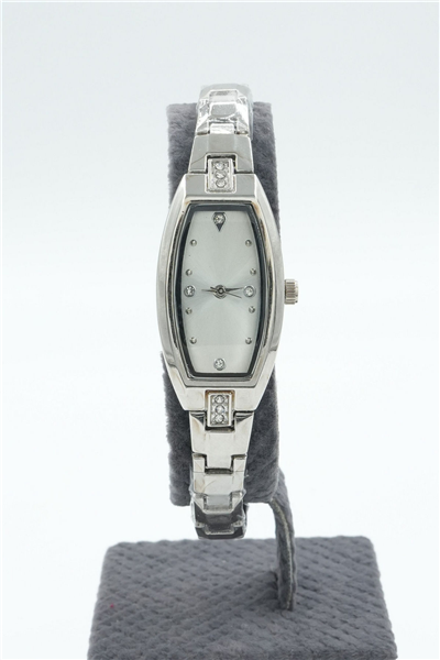 Saat. Silver