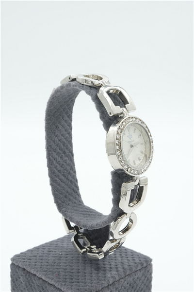 Saat. Silver