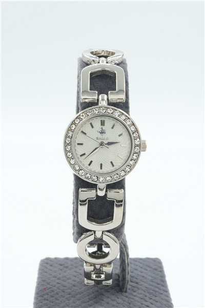 Saat. Silver