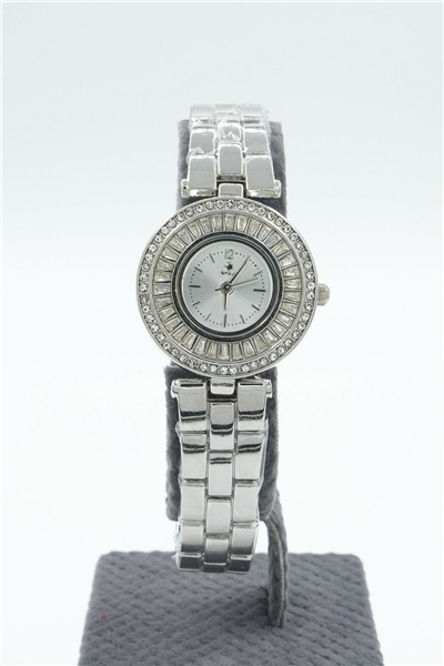 Saat. Silver