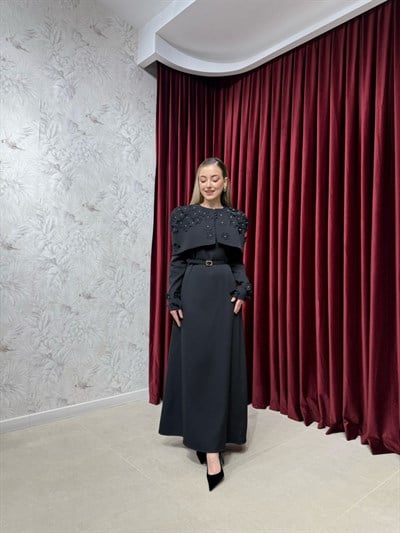 BBC PELERİNLİ ELBİSE - SİYAH