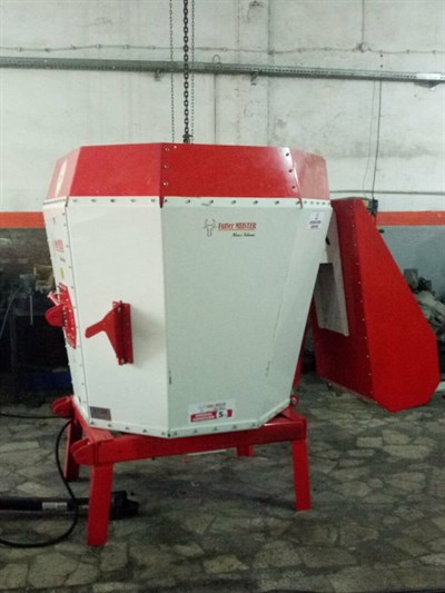 FutterMeister 2 m3 Elektirikli 380V Asılı Tip Yem Karma Makinası
