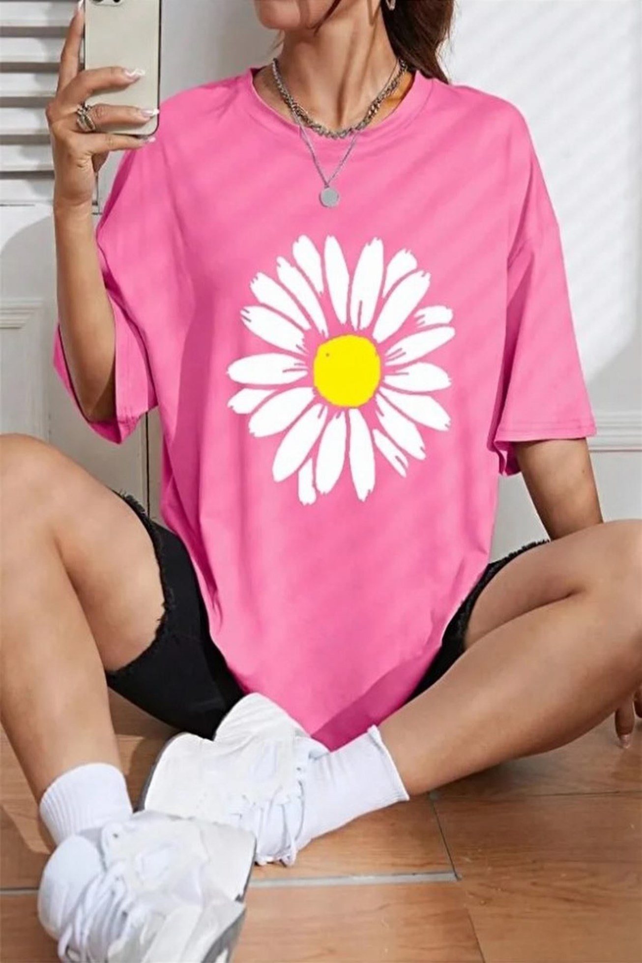 Pembe Papatya Desenli Kadın Tişört
