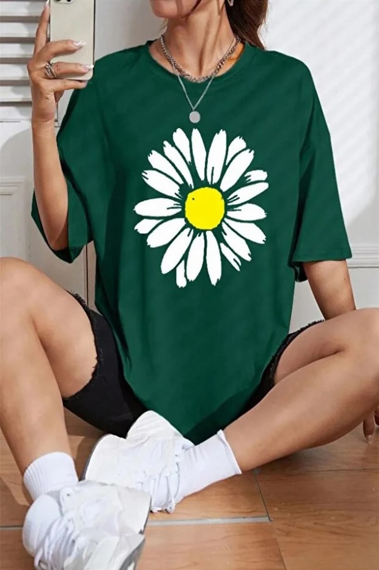 Yeşil Papatya Desenli Kadın Tişört
