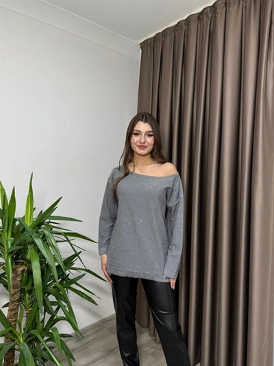 TAŞ DETAYLI KAYIK YAKA TRİKO