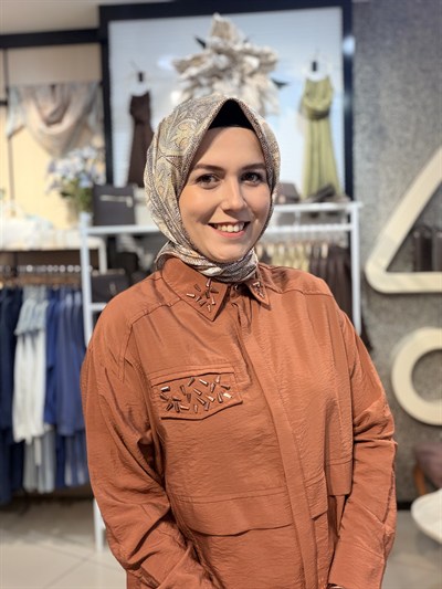 MOODBASIC YAKASI VE CEBİ TAŞLI GÖMLEK