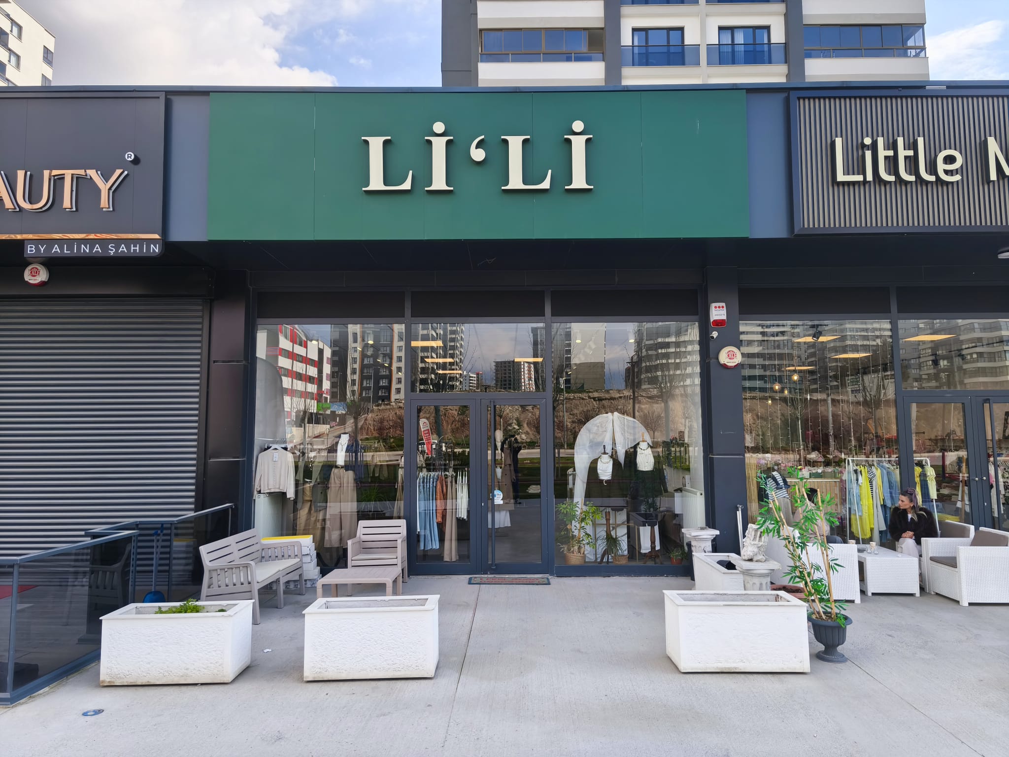 Lili Woman Mağaza Vitrini - Ankara