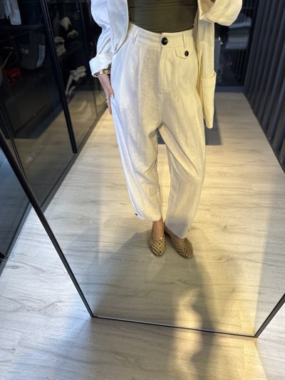 Beyaz Ham Keten Paça Düğme Detay Pantolon