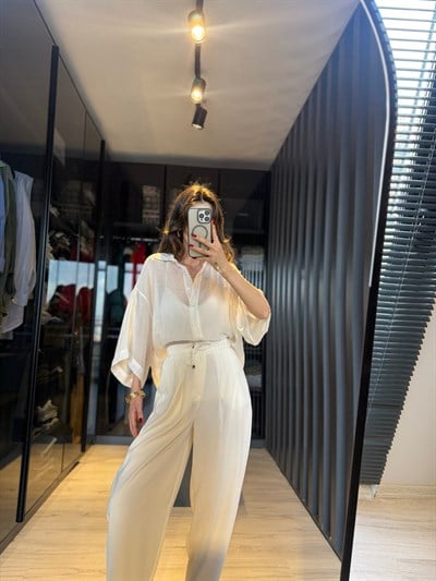 Beyaz Oversize İpeksi Gömlek 