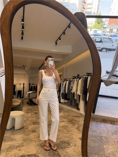 Beyaz Straight Jean