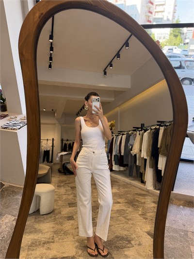 Beyaz Straight Jean