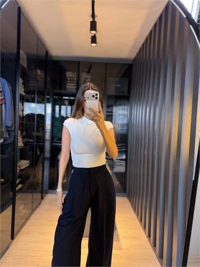 Ekru Göğüs Pedli Dik Yaka Büzgülü Bluz