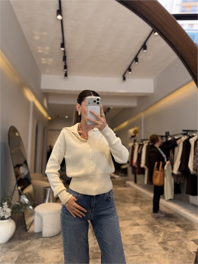 Ekru Polo Yaka Yünlü Düğmeli Hırka