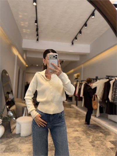 Ekru Polo Yaka Yünlü Düğmeli Hırka