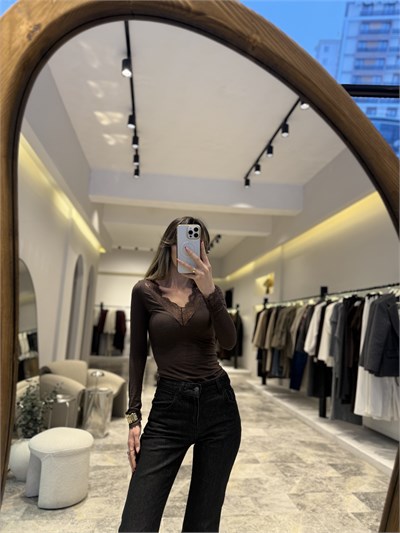 Kahverengi V Yaka Dantelli Kaşmir Bluz
