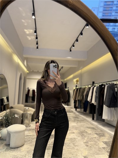 Kahverengi V Yaka Dantelli Kaşmir Bluz