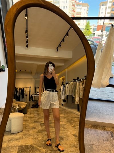 Kemerli Çizgili Şort 
