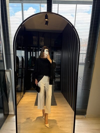 Paçaları Yırtmaçlı Pantolon