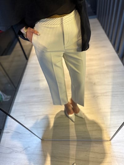 Paçaları Yırtmaçlı Pantolon