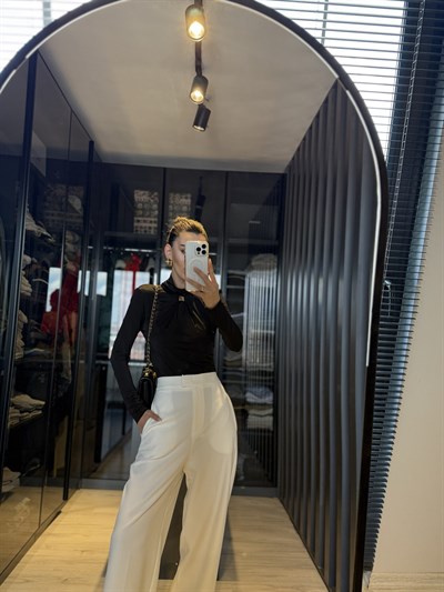 Sırt Dekolteli Aksesuar Detay Bodysuit
