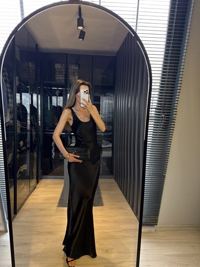 Siyah Maxi Boy Saten Elbise