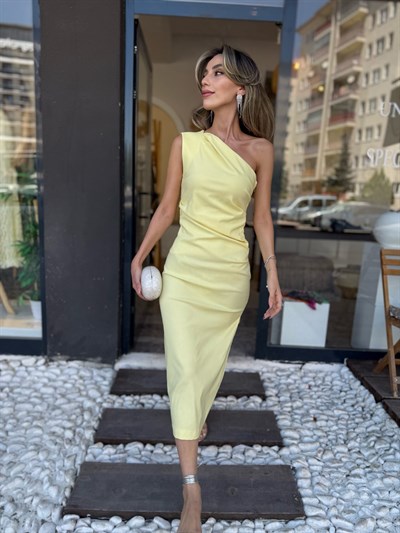 Tek omuz drapeli midi elbise