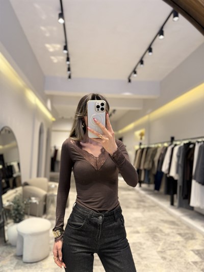 V yaka dantel kaşmir bluz