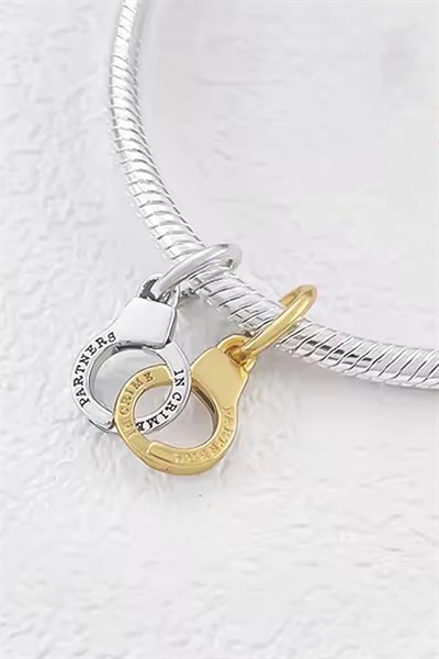 Altın ve Gümüş Ayrılabilir Kelepçe Sallantılı Gümüş Charm