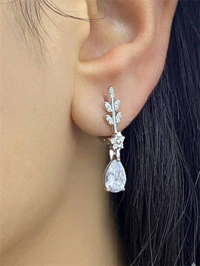 Pembe Taşlı Sallantılı Çiçek ve Yaprak Desenli 925 Ayar Gümüş Zirkon Küpe