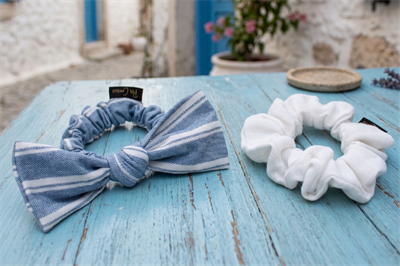 Bow Bomb Serisii: Müslin Dokulu Gök Mavisi Çizgili 2'li Scrunchie ve Fiyonk Seti
