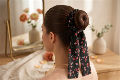 Scarf Dream®: İthal Eşarp Toka | Per Capelli® - Siyah Kırmızı Çiçekli