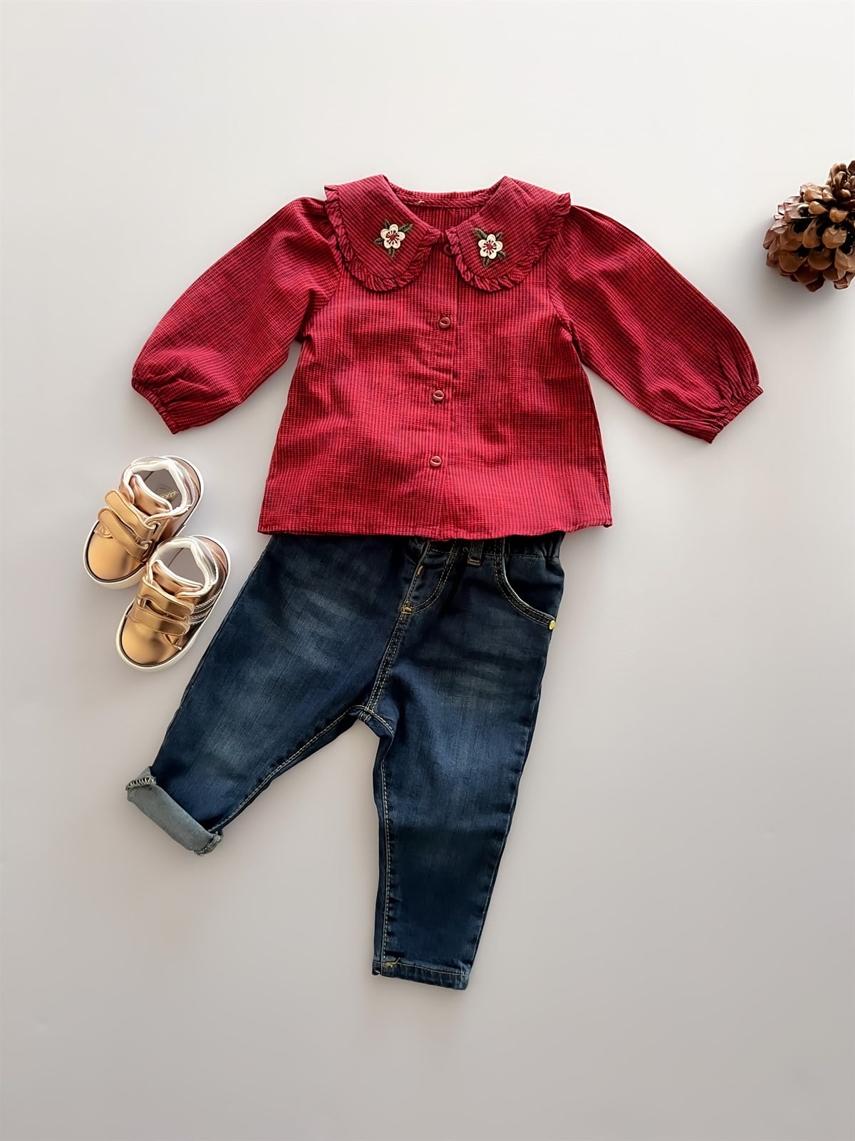 Çiçek Nakışlı Kırmızı Siyah Gömlek