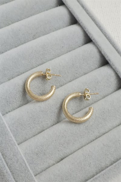 Kadın Küpe Kararmaz 14k Renk Vip Seri Dokulu Yarım Halka Boru 2cm Küpe