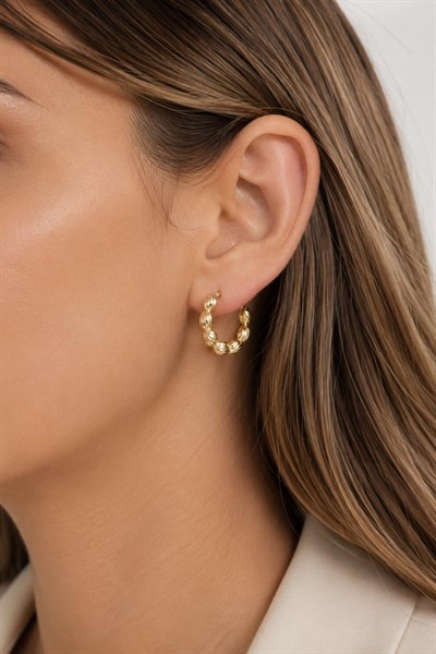 Kadın Küpe Kararmaz 14k Renk Vip Seri Minik Deniz Kabuklu Yarım Halka 2cm Küpe
