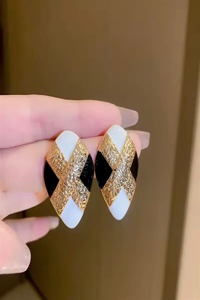 Kadın Küpe Özel Seri İthal Gold İşleme Siyah Beyaz Vintage Küpe