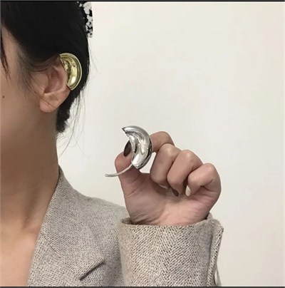 Kadın Vip Seri Earcuf Tek Adet Kararmaz Küpe 