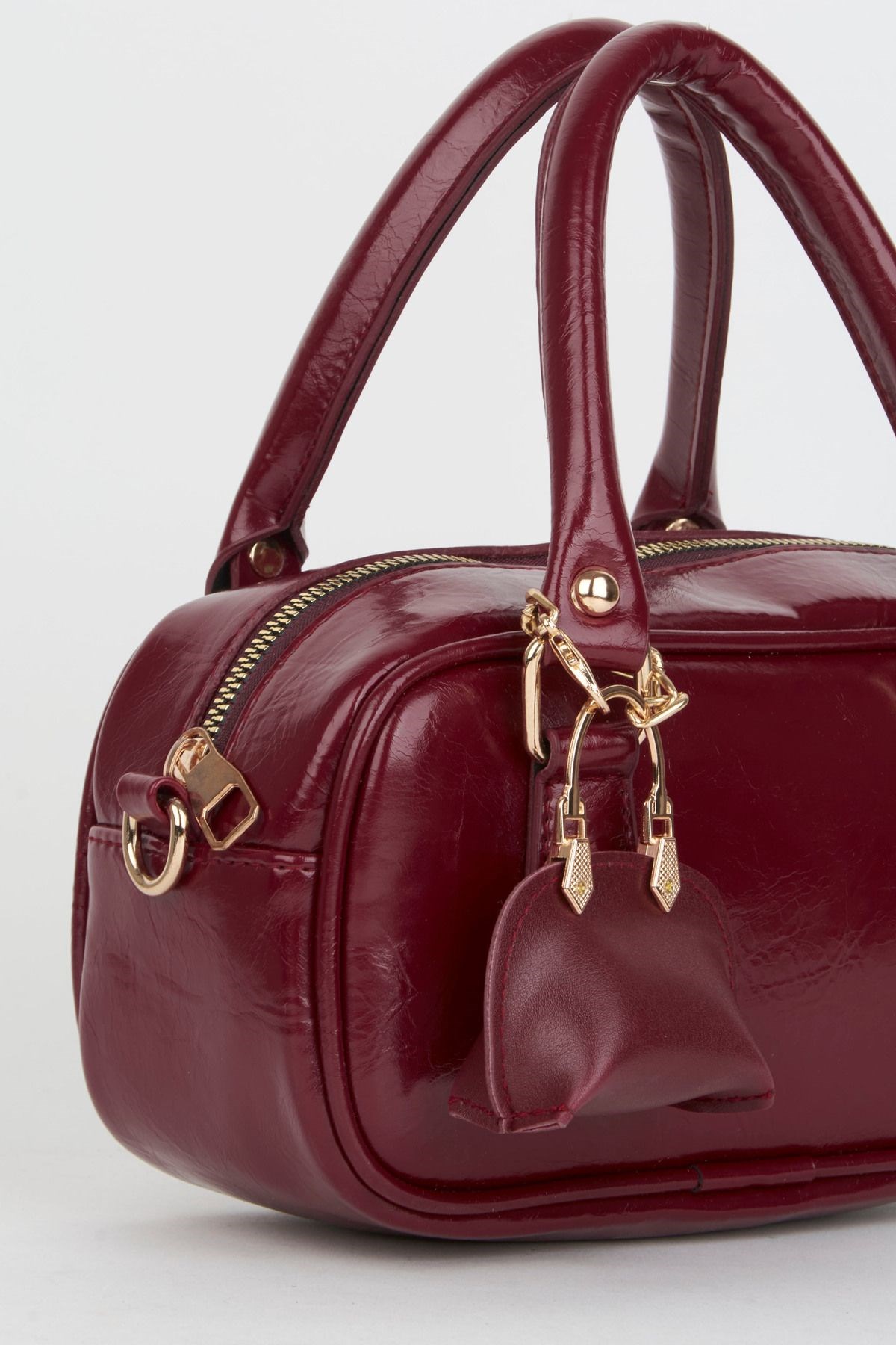 Lale charm detaylı rugan çanta