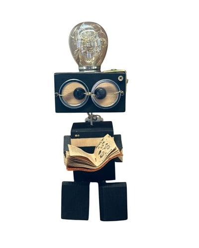 Kitap Okuyan Robot