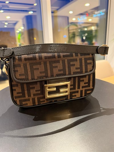 FENDİ İthal Paslanmaz çelik aksesuarlarla tasarlanmış  A+ kalite çift askılı çanta