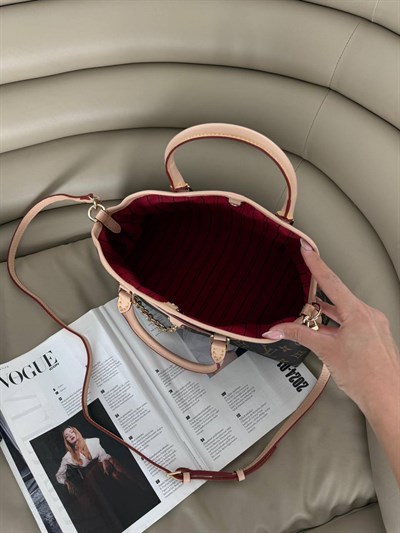 LOUIS VUITTON Deri İthal Çanta Paslanmaz Çelik malzeme kullanarak tasarlanmıştır