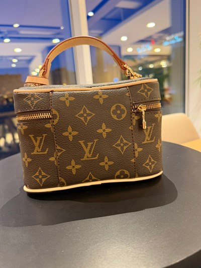 LOUIS VUITTON Hakiki deri paslanmaz çelik aksesuarlı çift askılı makyaj çantası