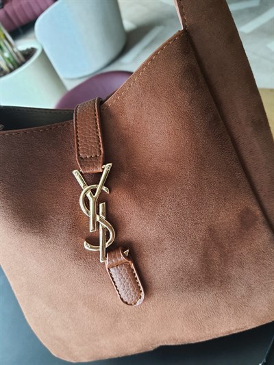 YVES SAINT LAURENT Süet Gold Aksesuarlı Toz Torbalı Çanta